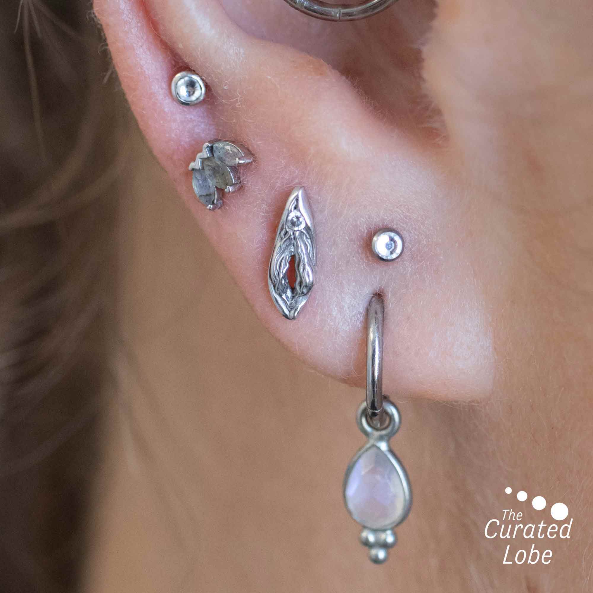 Diamond Vulva Earring - Image 3